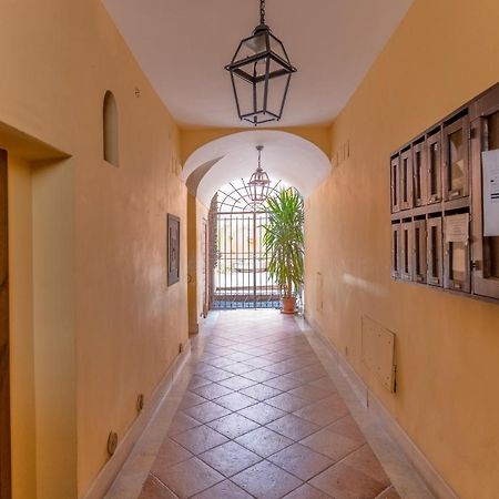 Vg Trevi Fountain 5 Stelle Elegant Apartment Рим Екстериор снимка